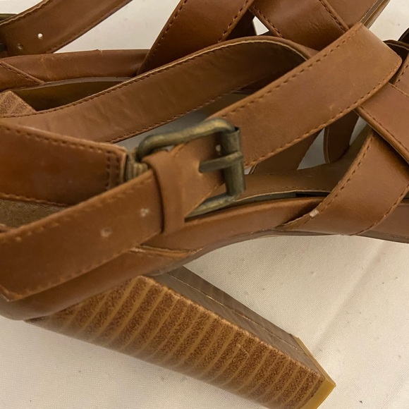 AVON BROWN HEELS - Picture 4 of 8